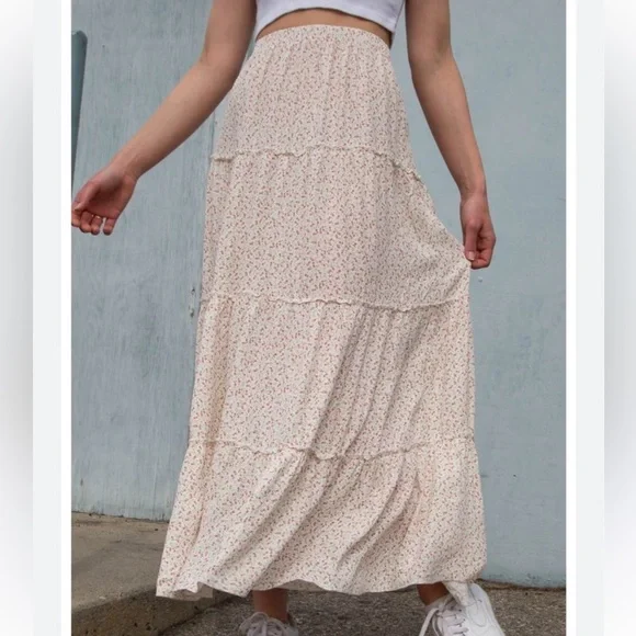 Brandy Melville Izzy Floral Maxi Skirt - Picture 2 of 11